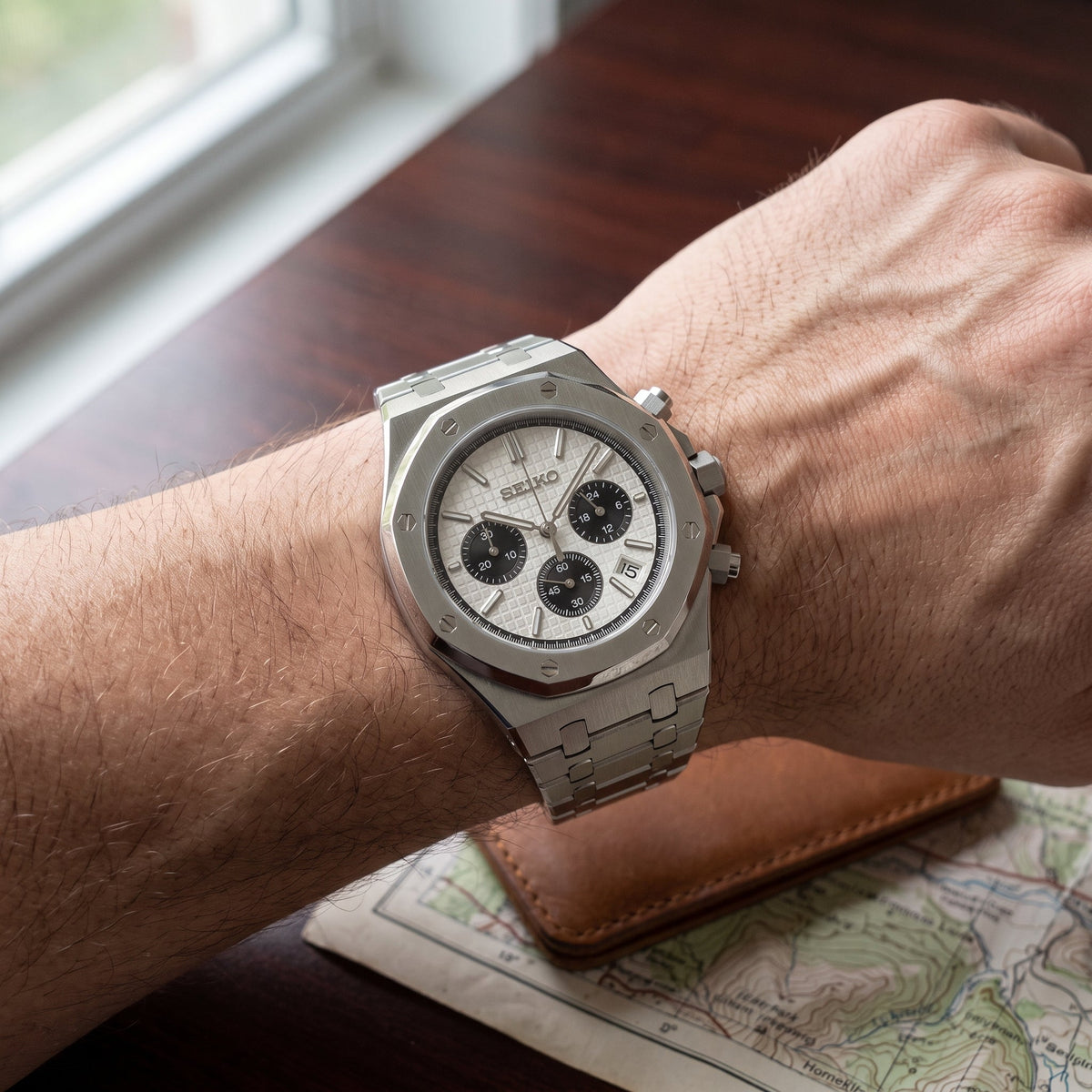 Seikoak | Panda Chronograph